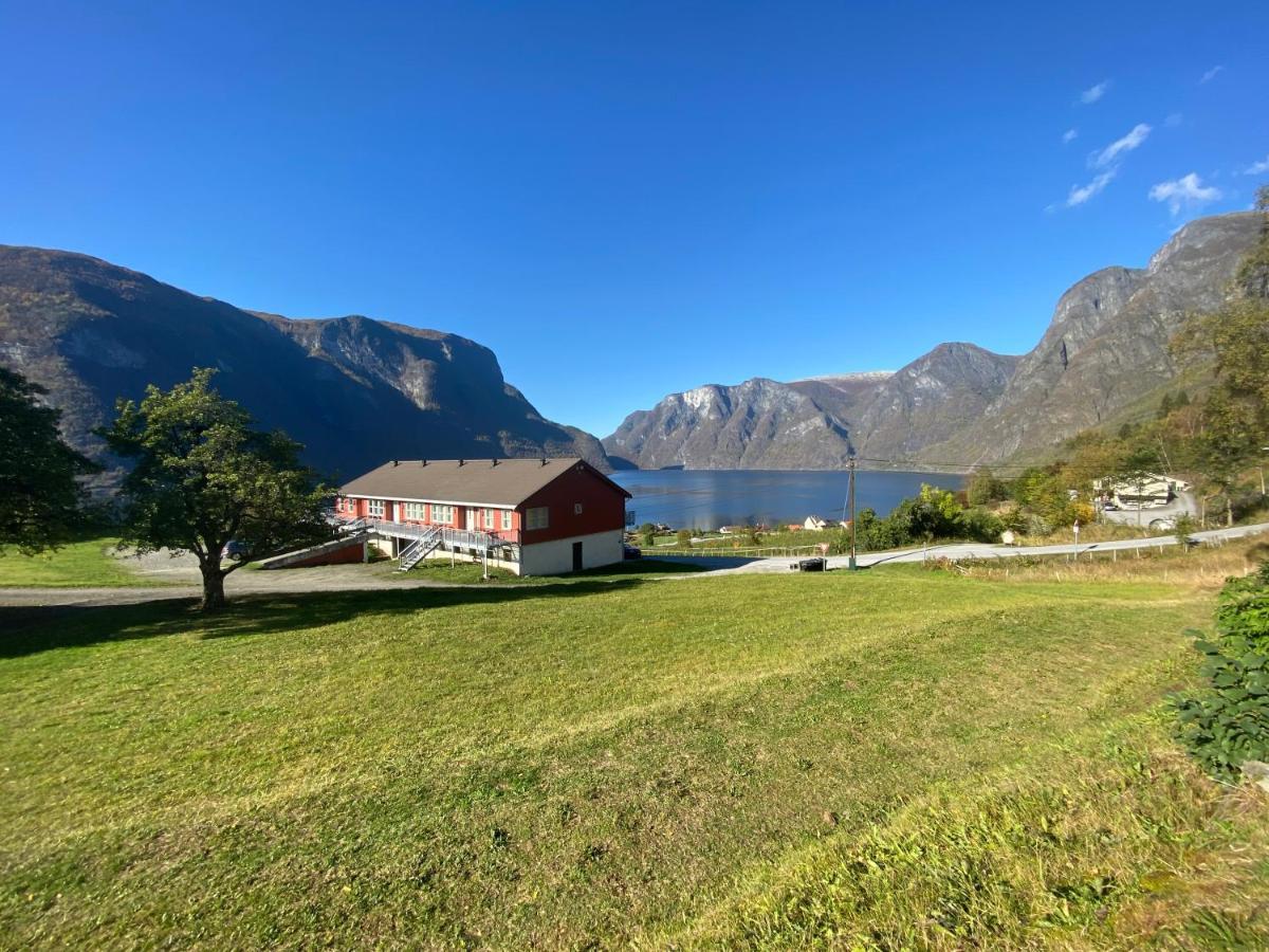 Winjum Hostel Stegastein Эурланн Экстерьер фото