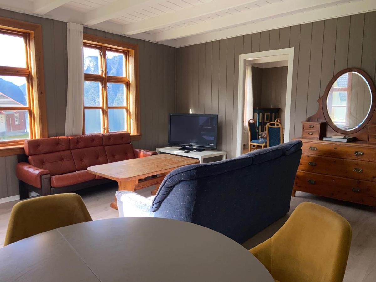Winjum Hostel Stegastein Эурланн Экстерьер фото
