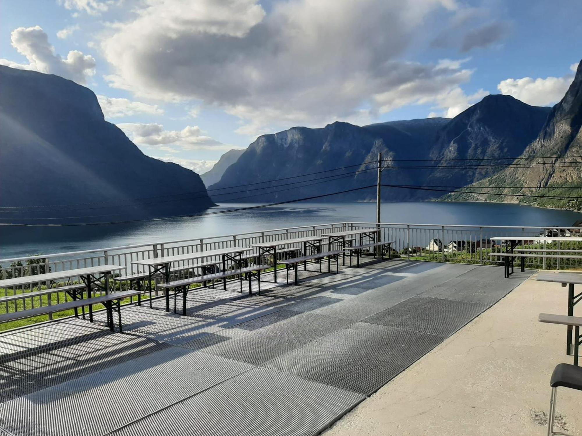 Winjum Hostel Stegastein Эурланн Экстерьер фото