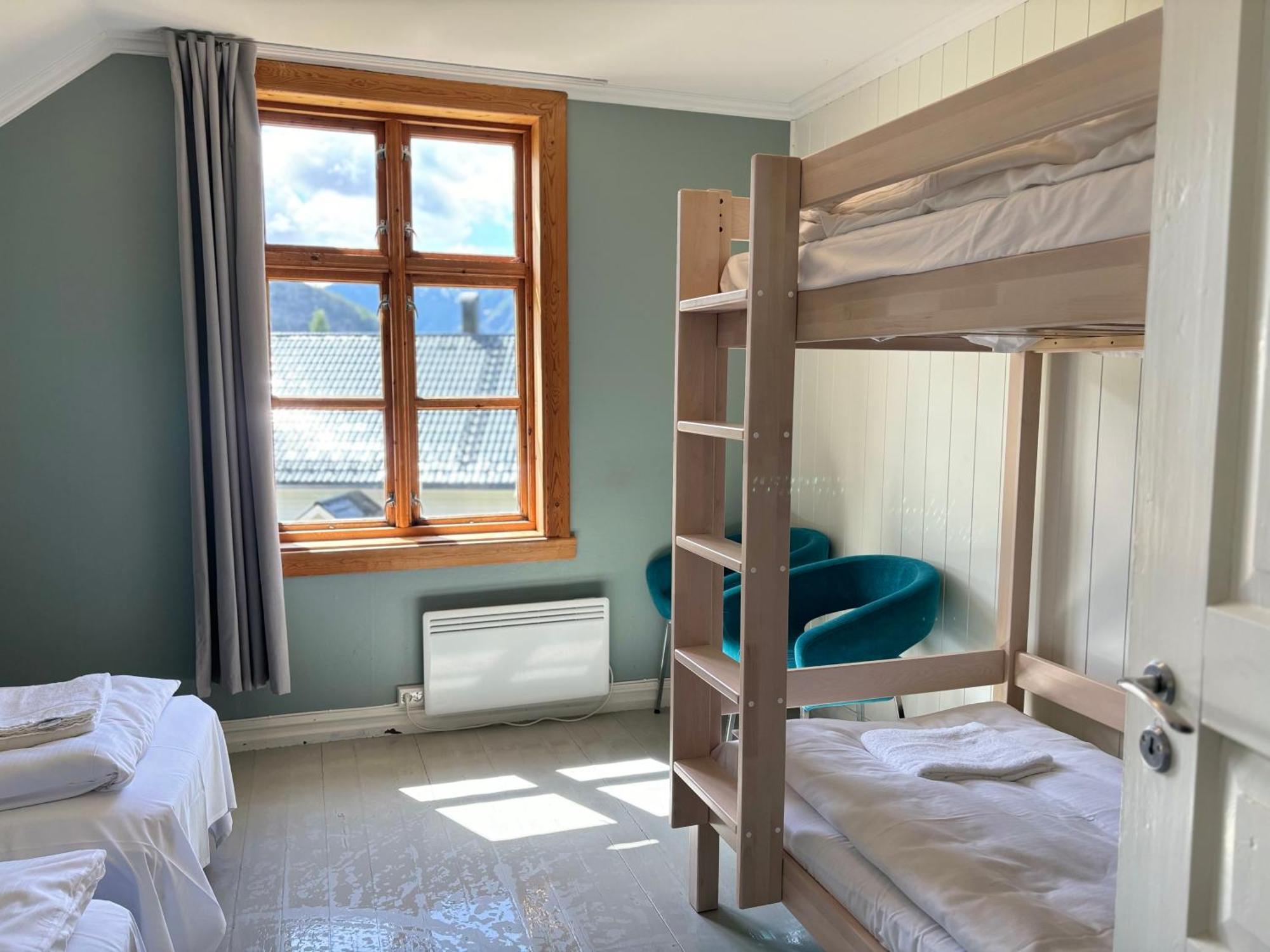 Winjum Hostel Stegastein Эурланн Экстерьер фото